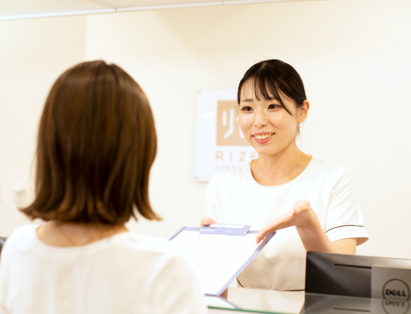 ①ご来院・受付・問診票の記入