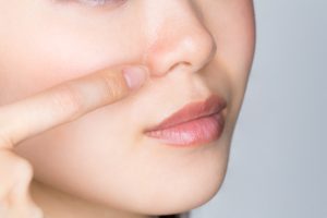 鼻の下の毛穴を改善する方法